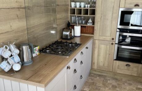 Seven Bays Holiday Home - Kitchen